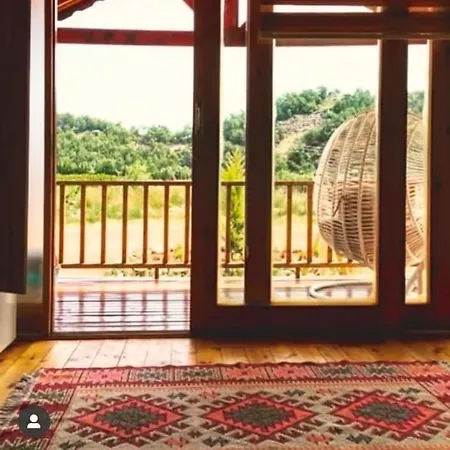Slow West Glamping *